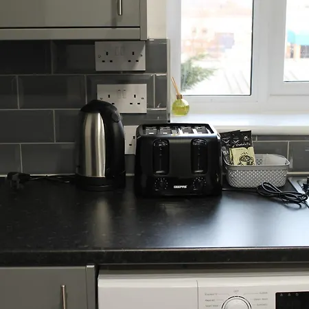 Bevois Valley Serviced Apartments - Comfort And Convenience Southampton Exterior photo